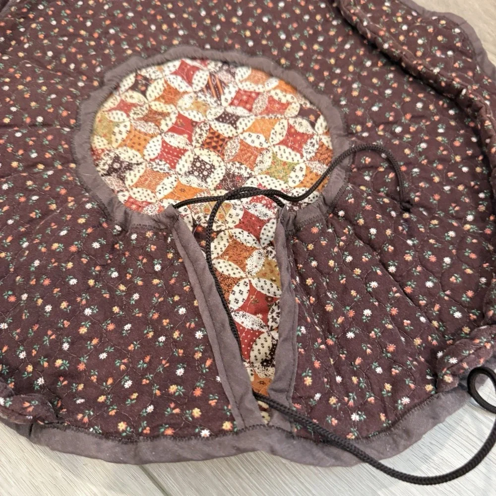 VTG 70's Primitive Casserole Dish Carrier Round Quilt Insulated Cotton Fabric